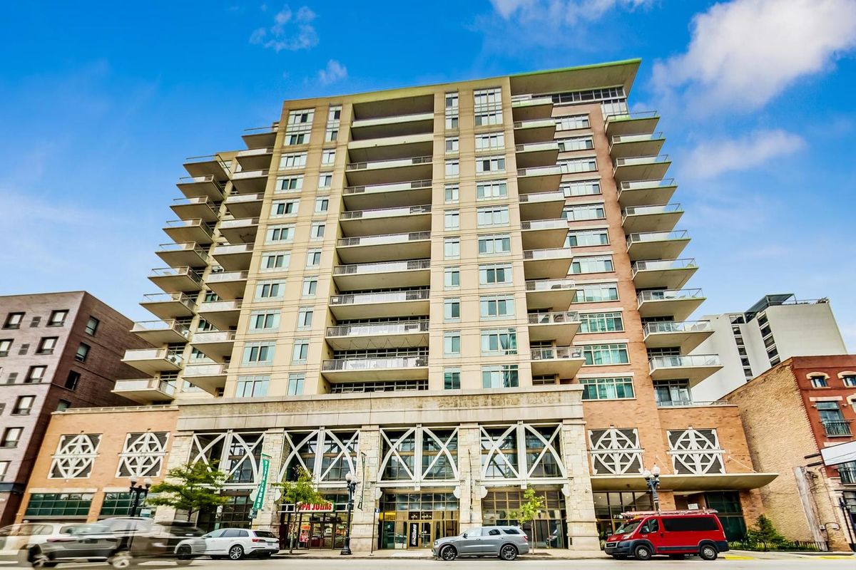 230 Division Street, Chicago, IL 60610