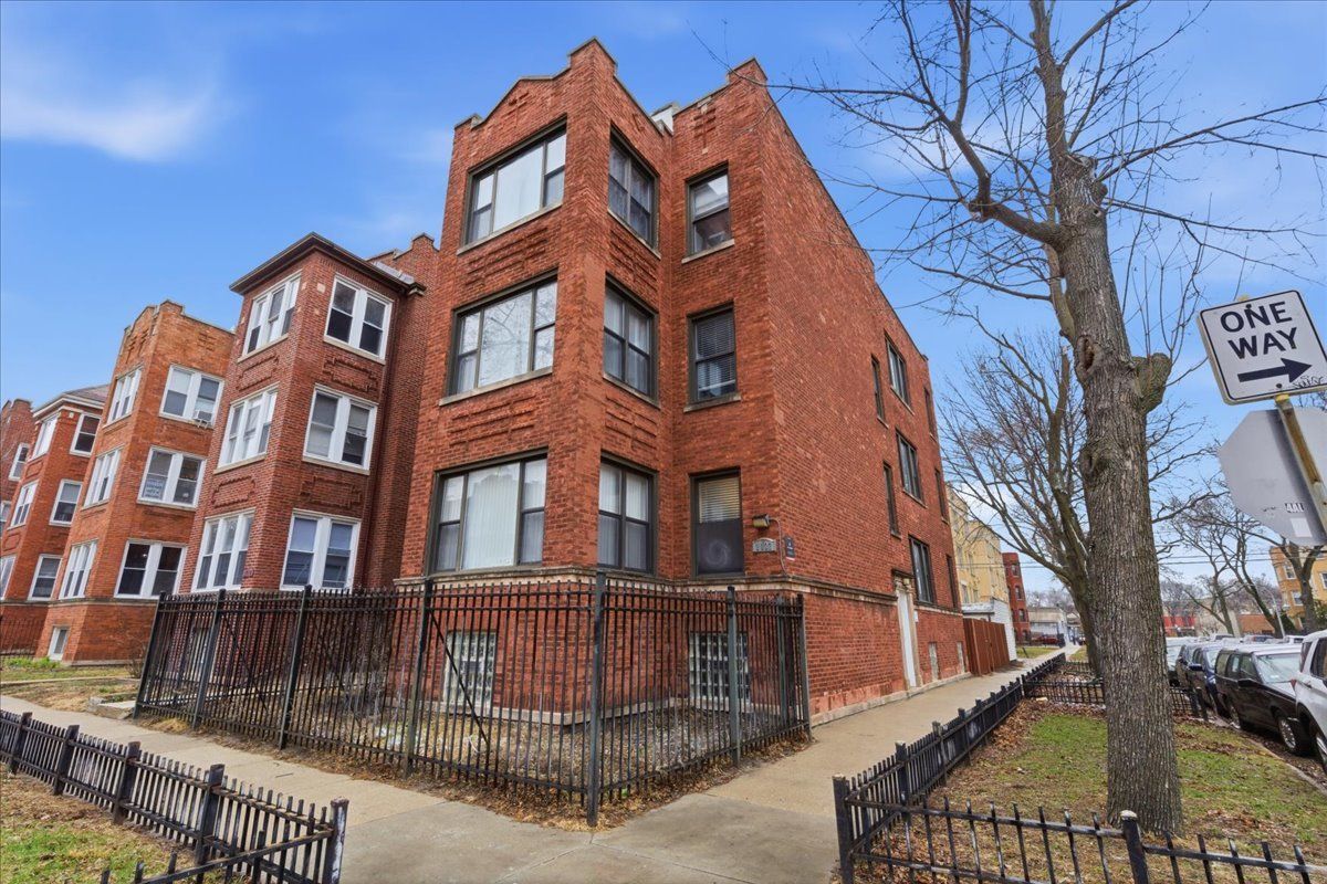 2032 W Birchwood Avenue — Chicago, IL 60645
