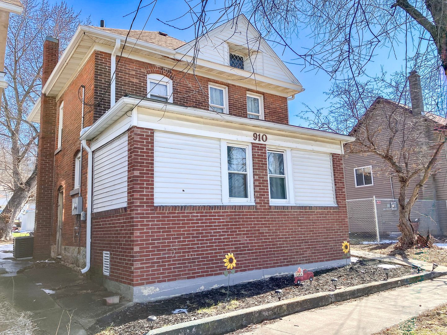 910 Main Street — Savanna, IL 61074