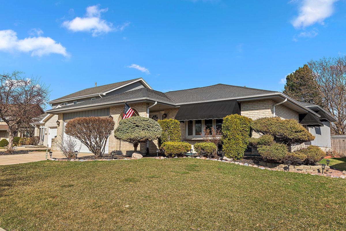 16133 Rosebud Place, Orland Hills, IL 60487