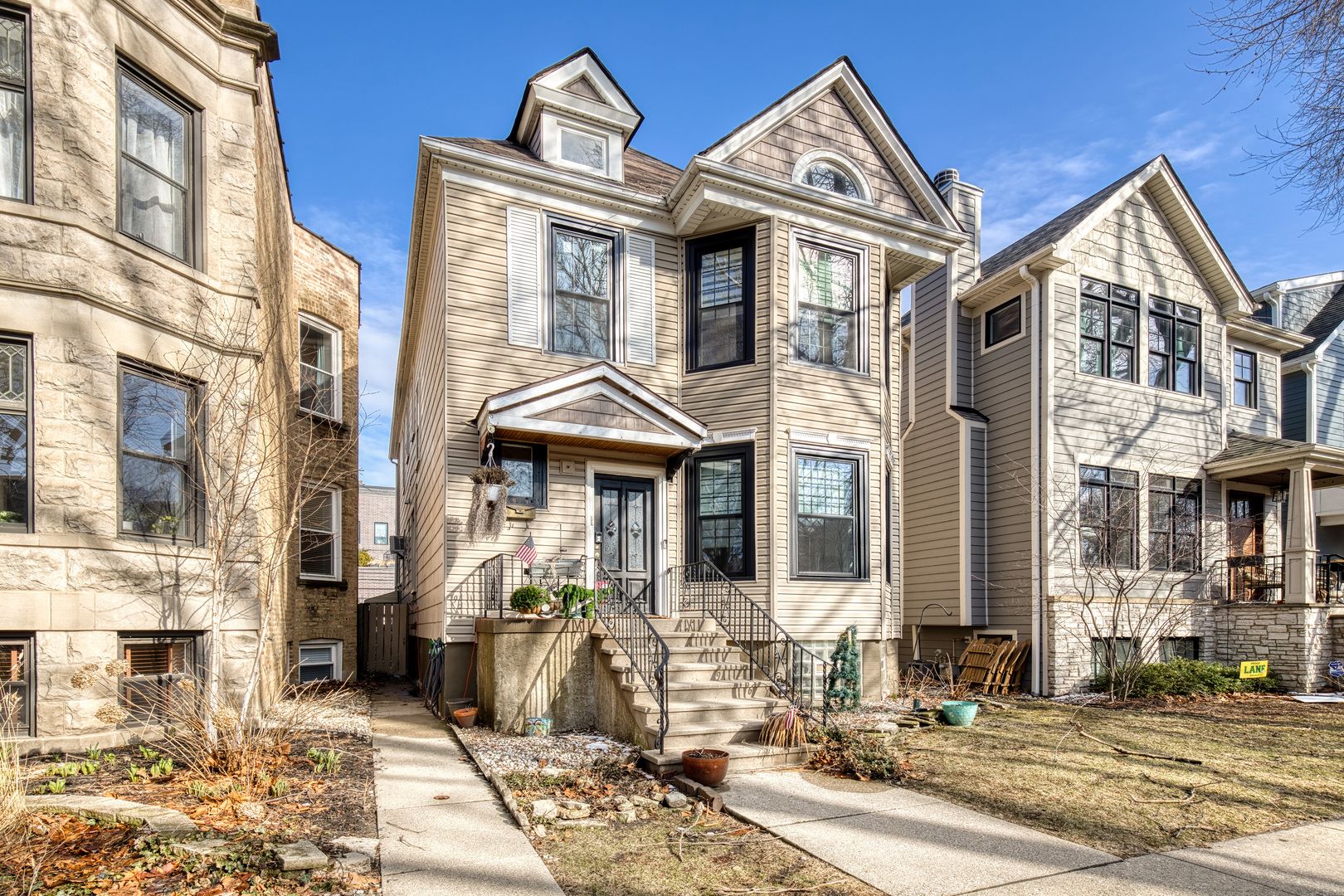 3915 N Seeley Avenue #2 — Chicago, IL 60618
