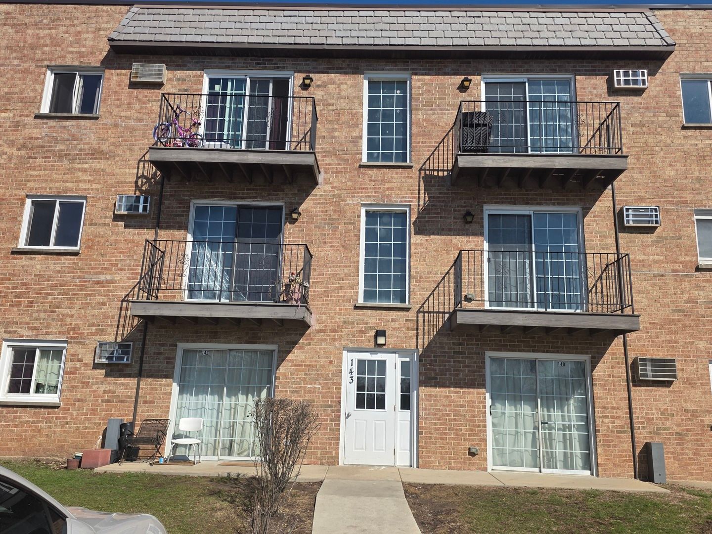 143 W Elk Trail #342 — Carol Stream, IL 60188