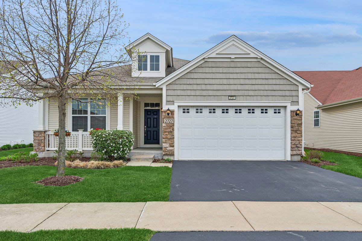 2727 Northmoor Drive, Naperville, IL 60564