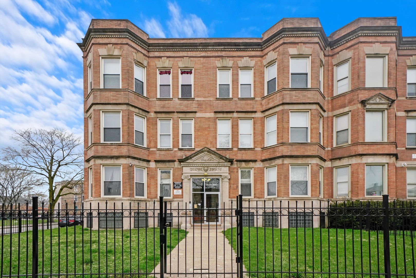 7152 S Emerald Avenue — Chicago, IL 60621