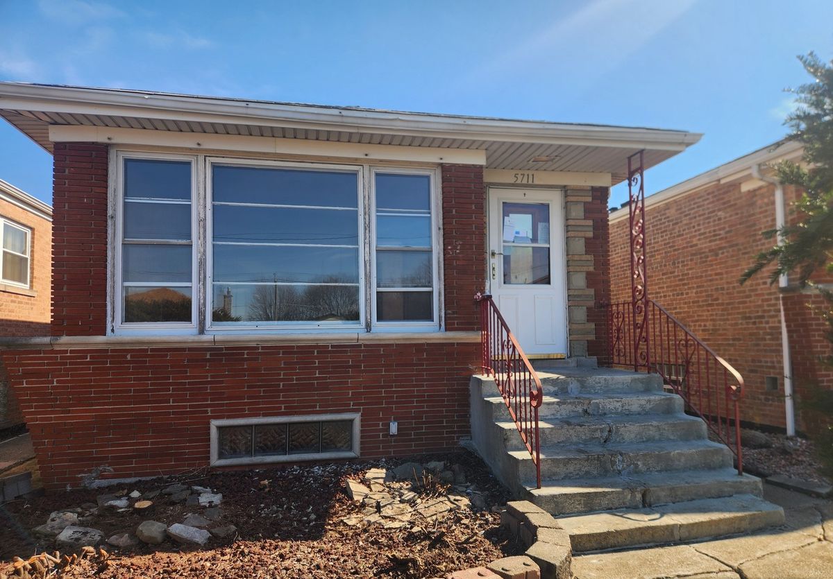 5711 Mayfield Avenue, Chicago, IL 60638