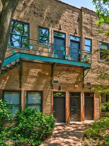 22 N Morgan Street #215 — Chicago, IL 60607