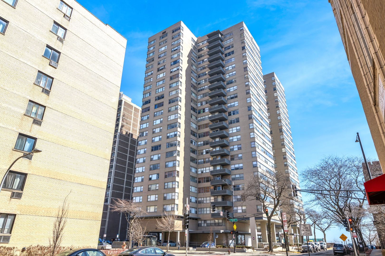 6301 N Sheridan Road #23J — Chicago, IL 60660