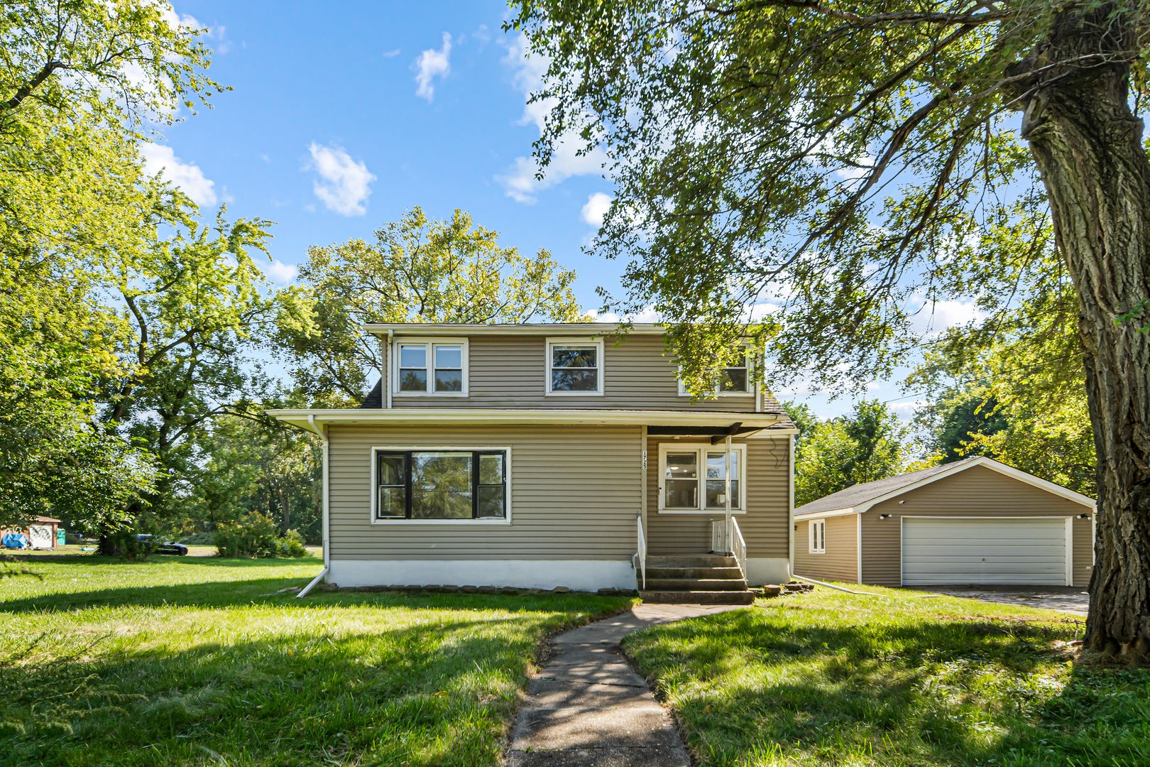 1725 E 158th Street — South Holland, IL 60473
