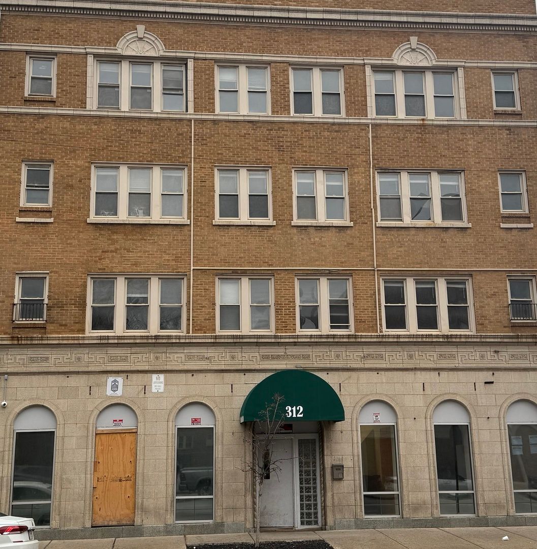 312 N Central Avenue #209 — Chicago, IL 60644