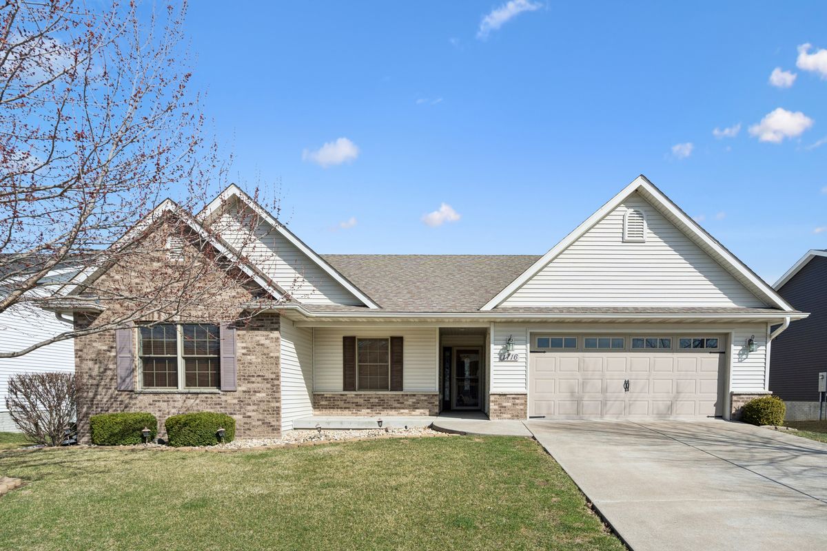 1716 Conor Court, Clinton, IA 52732