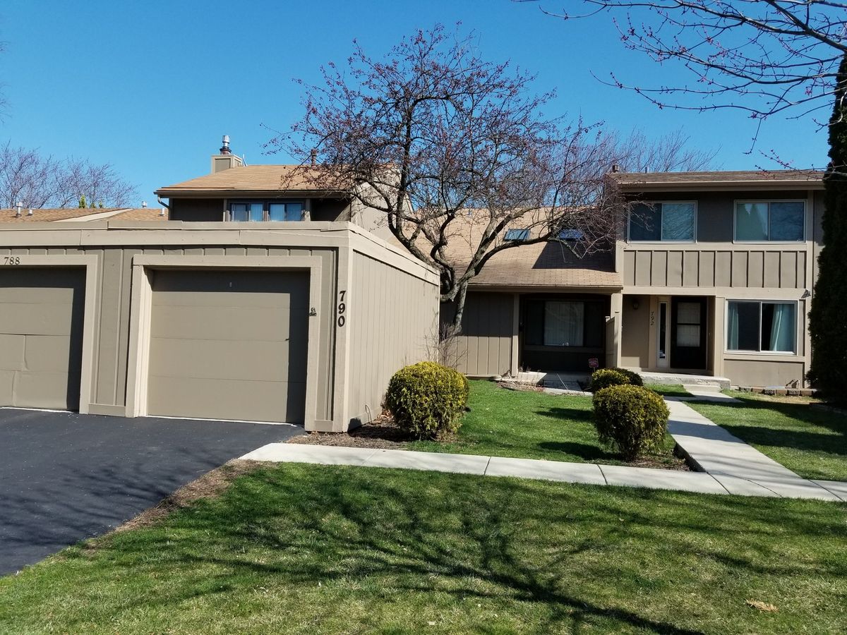 790 OREGON Trail, Roselle, IL 60172