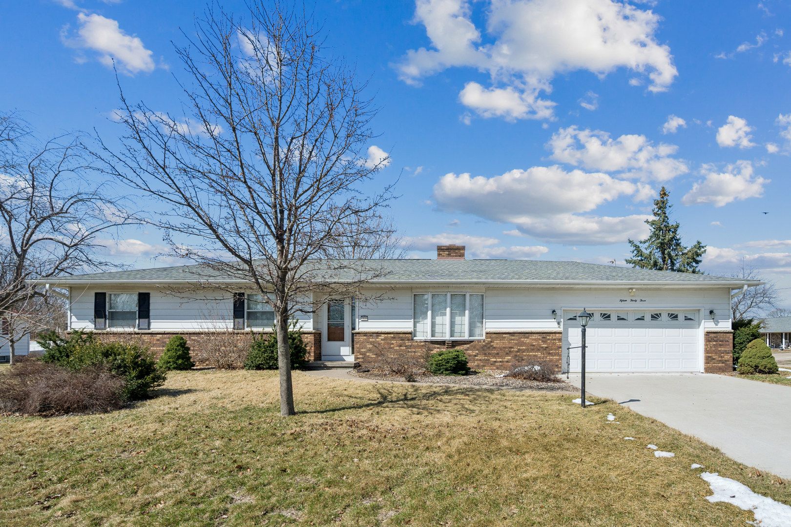 1533 2nd Avenue — Camanche, IA 52730