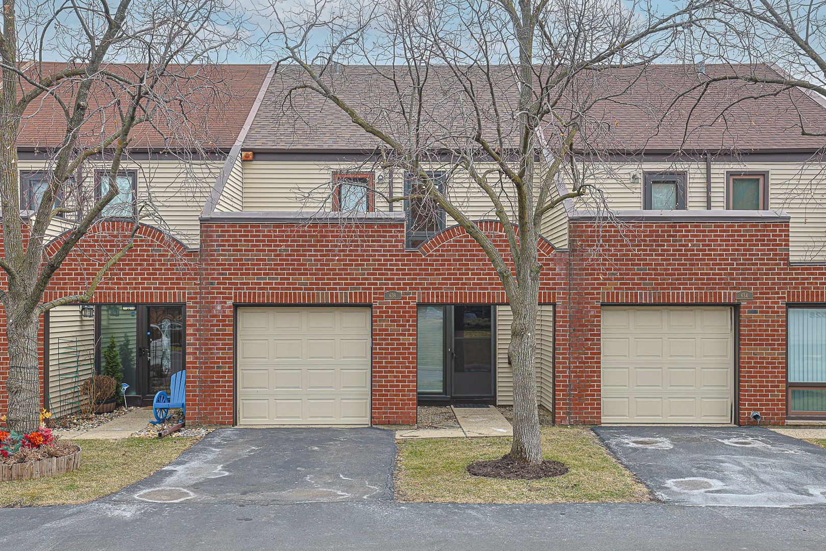 638 NAPLES Court #638 — Glenview, IL 60025