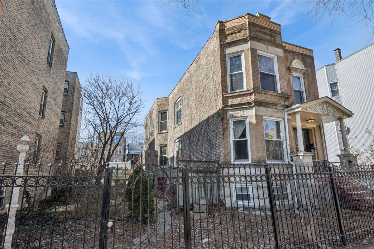 1630 Francisco Avenue, Chicago, IL 60647