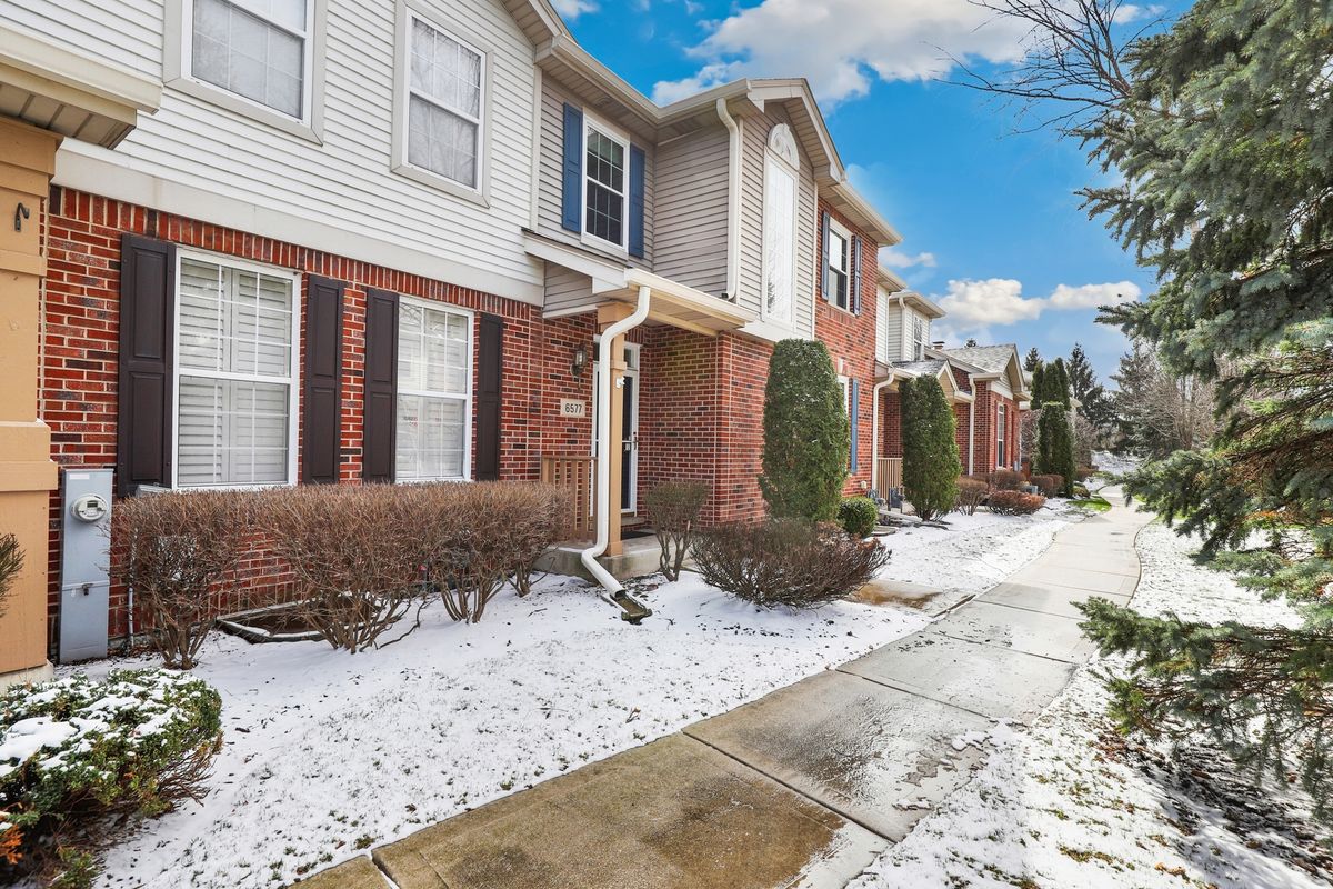 6577 Pine Lake Drive, Tinley Park, IL 60477