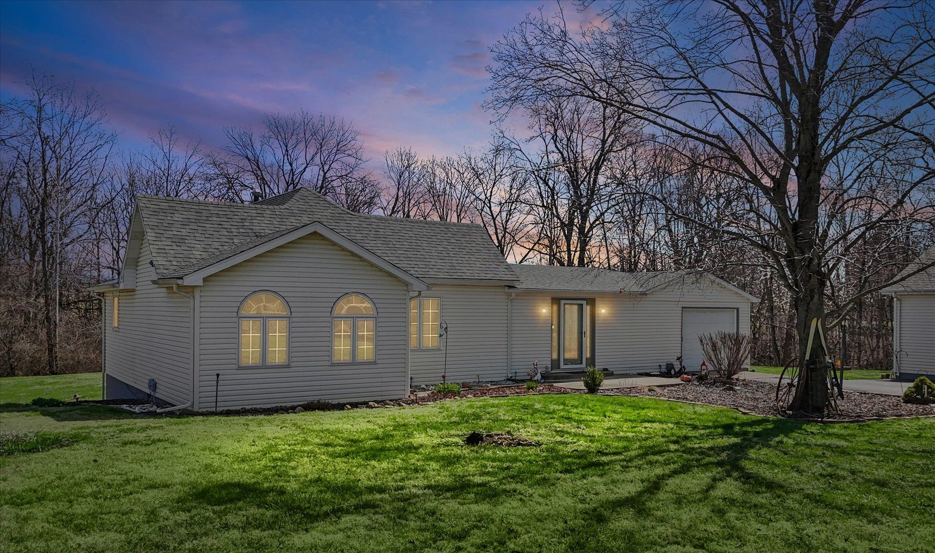 19263 1370 East Road — Danville, IL 61834