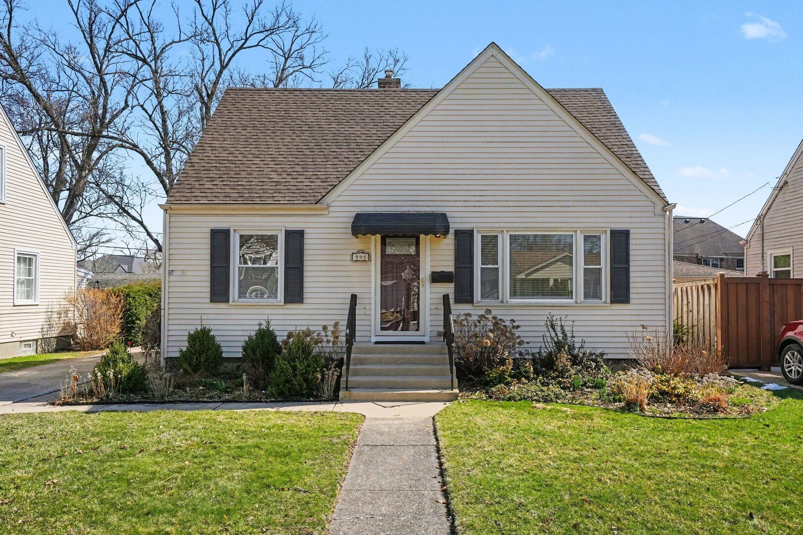 995 S Swain Avenue — Elmhurst, IL 60126