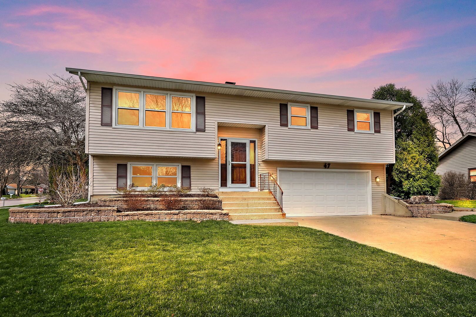 47 Lockman Circle — Elgin, IL 60123