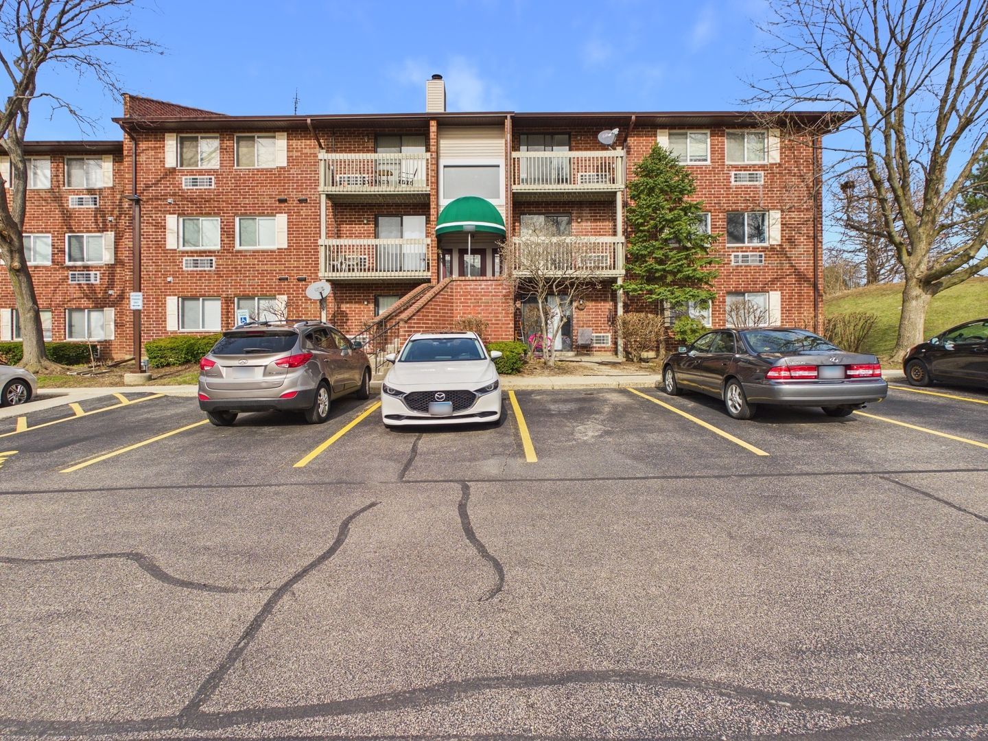 820 N Lakeside Drive #2C — Vernon Hills, IL 60061