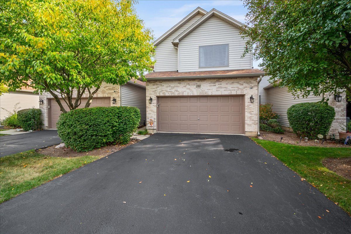 103 Fawn Lane — Elgin, IL 60120