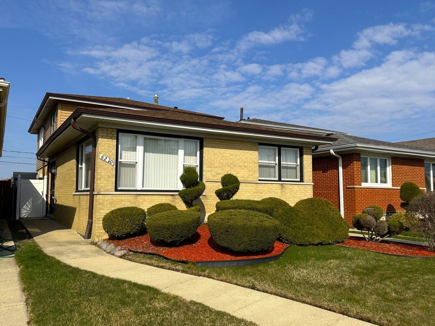 8220 Mozart Street — Chicago, IL 60652