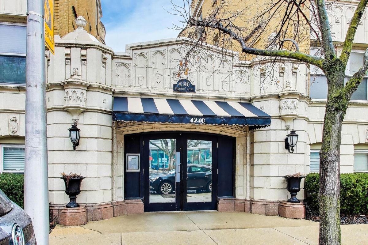 4240 Clarendon Avenue, Chicago, IL 60613