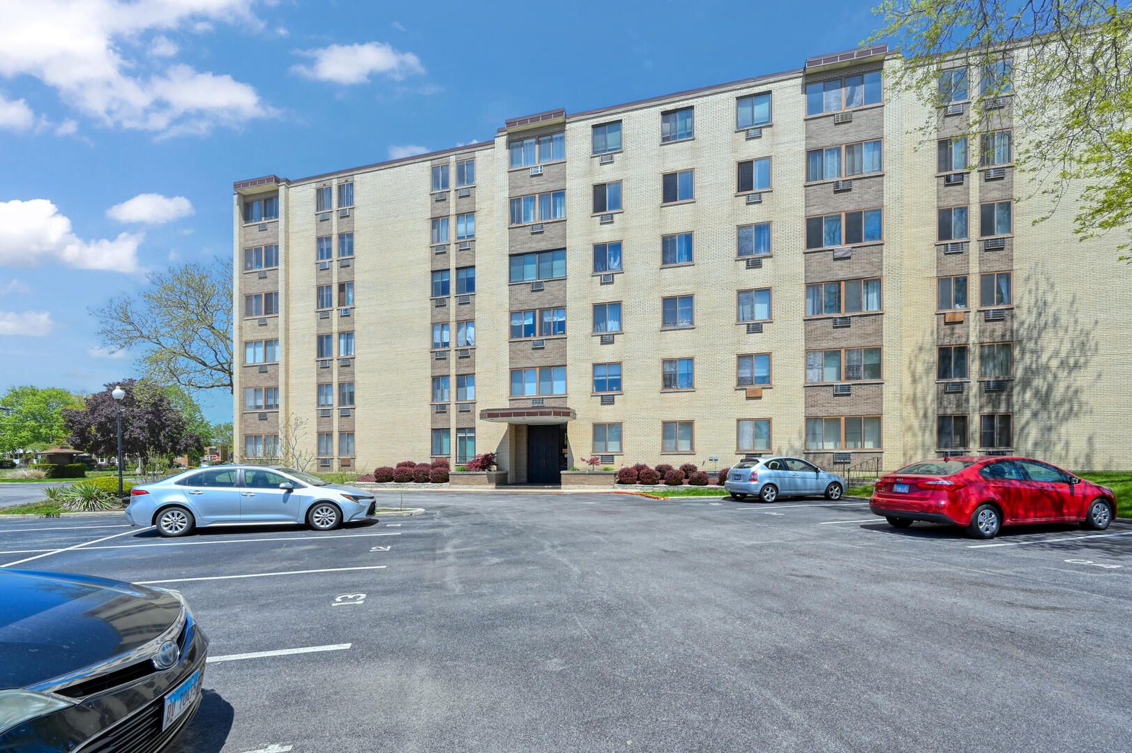 9725 S Karlov Avenue #610 — Oak Lawn, IL 60453