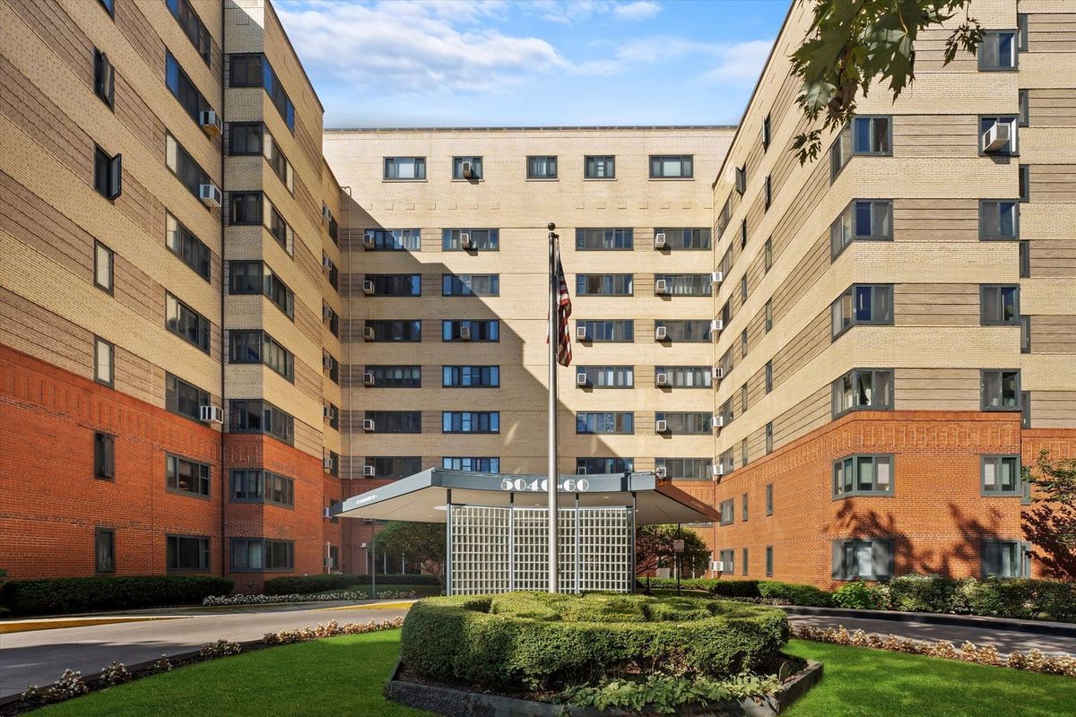 5048 Marine Drive, Chicago, IL 60640