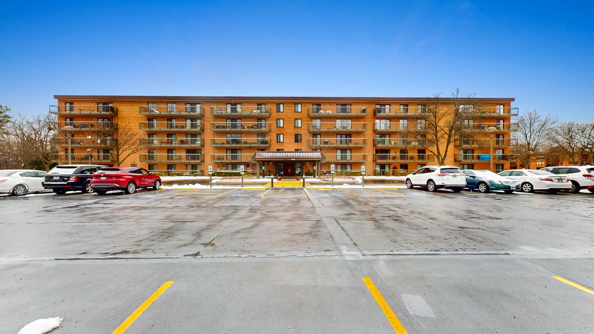 6443 Clarendon Hills Road, Willowbrook, IL 60527