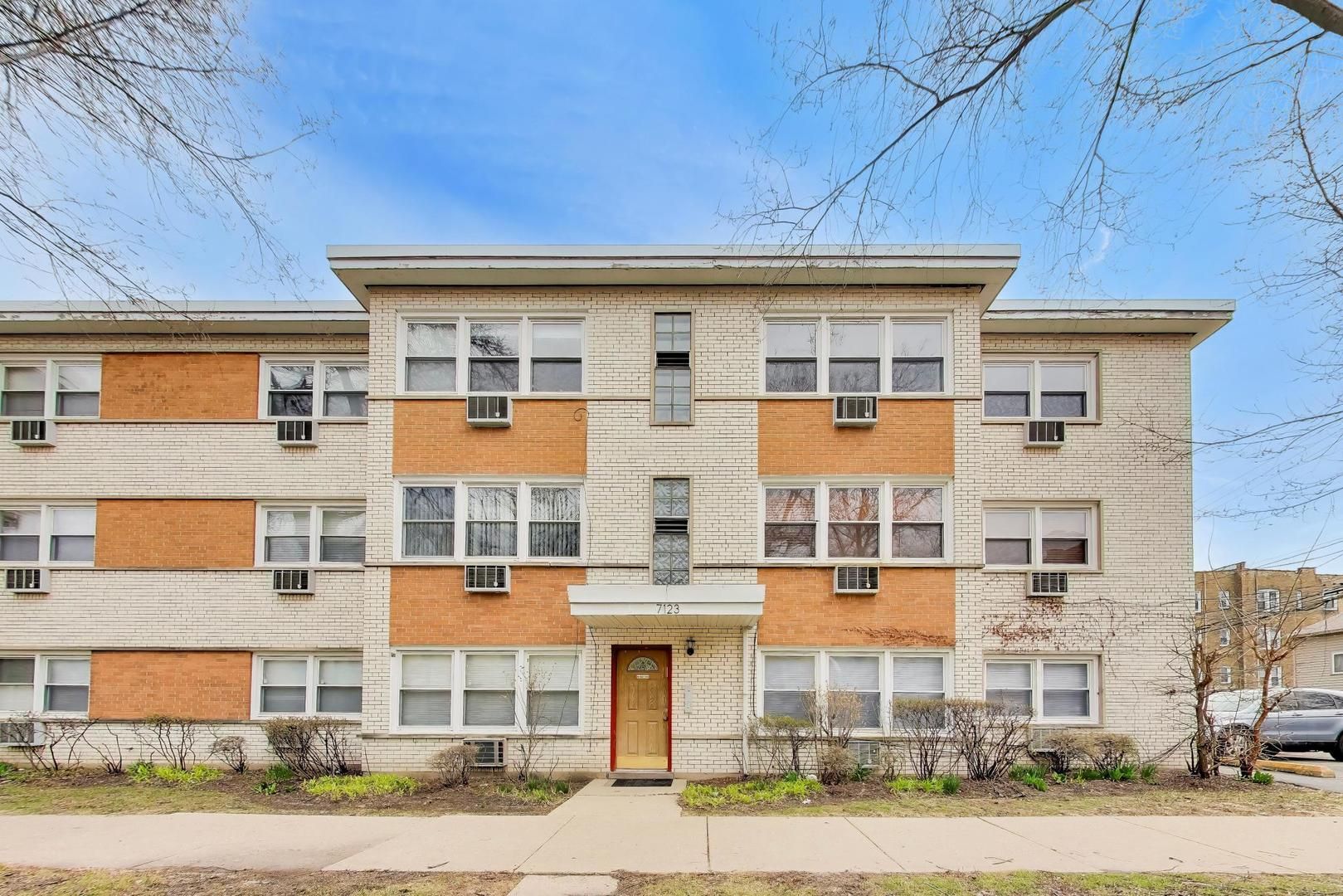 7123 N Damen Avenue #6E — Chicago, IL 60645
