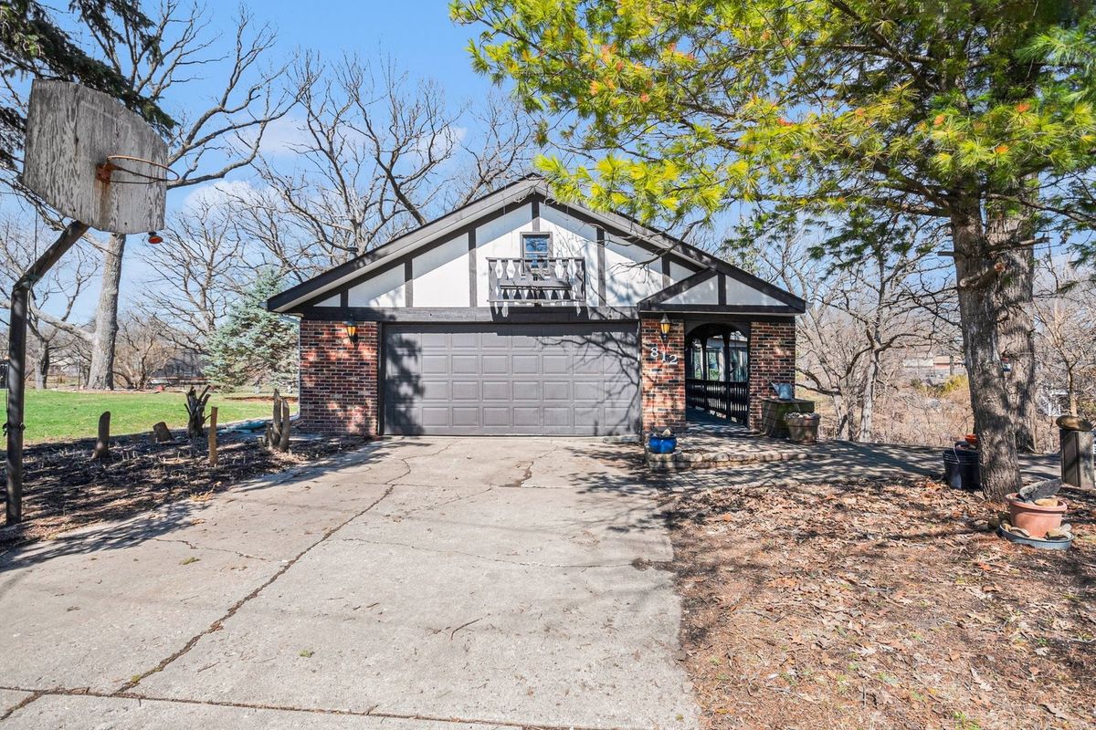 812 Sunset Drive, Shorewood, IL 60404