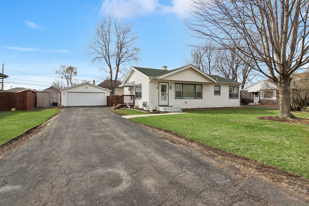 7416 Thomas Avenue, Bridgeview, IL 60455