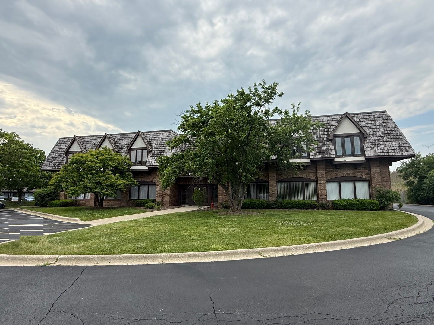 28085 N Ashley Circle — Libertyville, IL 60048