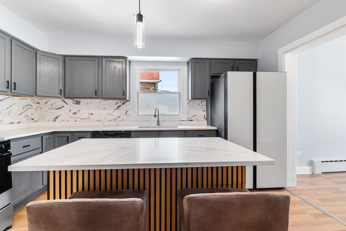 7424 57th Place, Summit, IL 60501