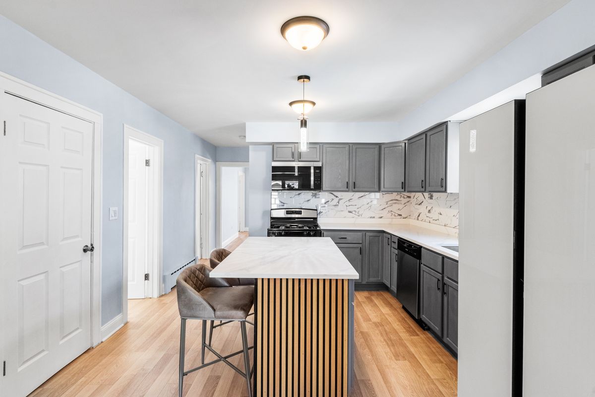 7424 57th Place, Summit, IL 60501