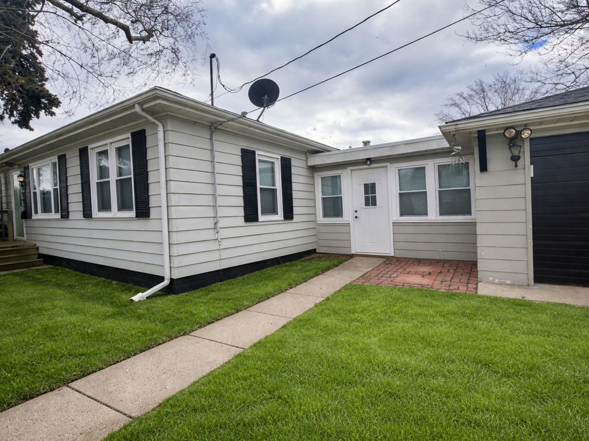 910 Cleary Avenue, Joliet, IL 60435