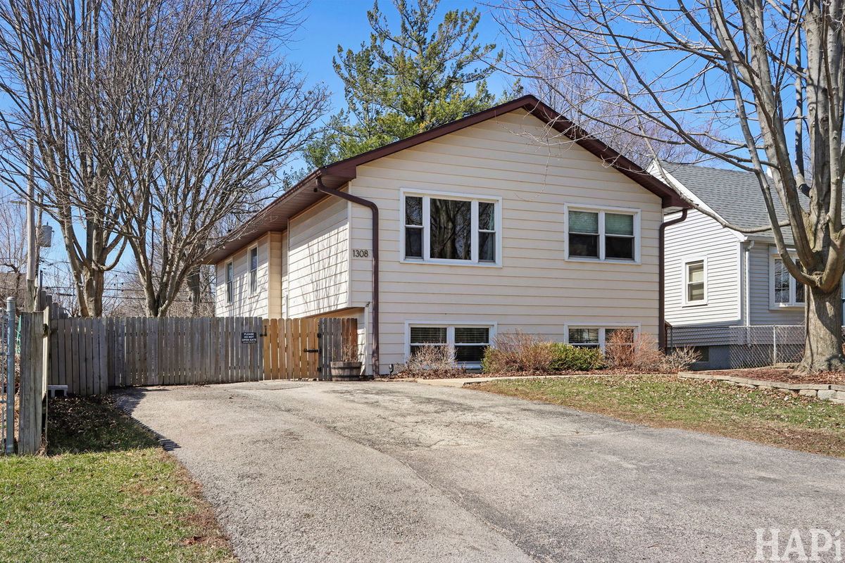 1308 Ridgeway Street, Round Lake, IL 60073