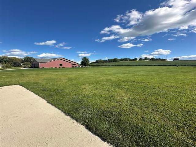 526 Breezeway Drive, Pearl City, IL 61062