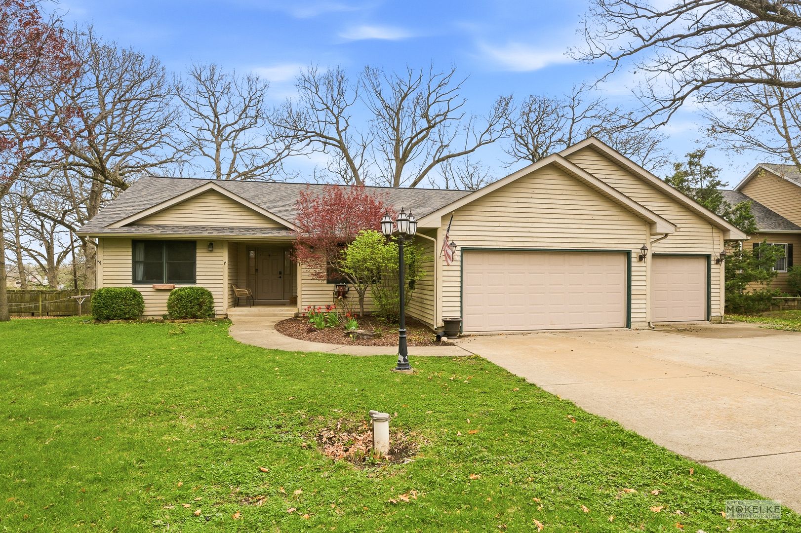 27 Hickory Loop Drive — Sandwich, IL 60548