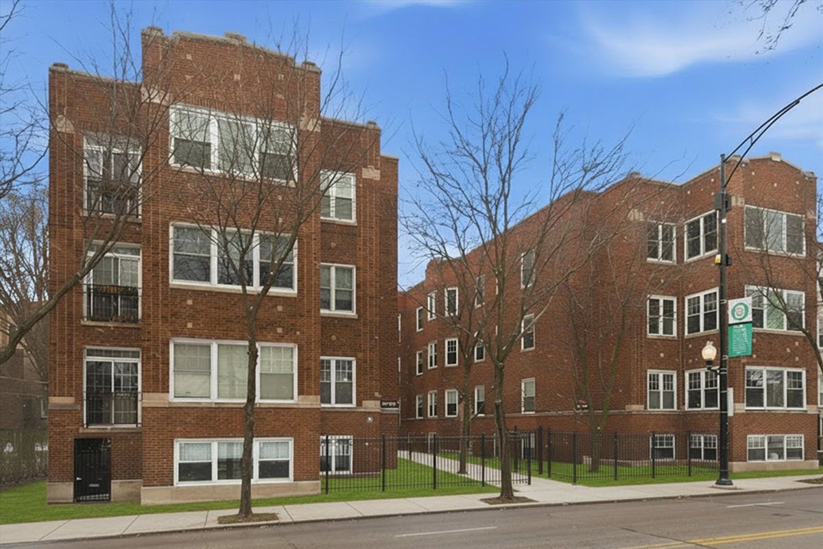5884 Ridge Avenue, Chicago, IL 60660
