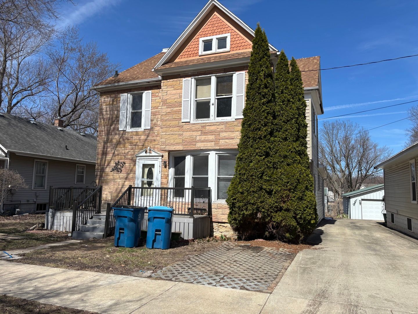 1613 W 1st Street — Dixon, IL 61021