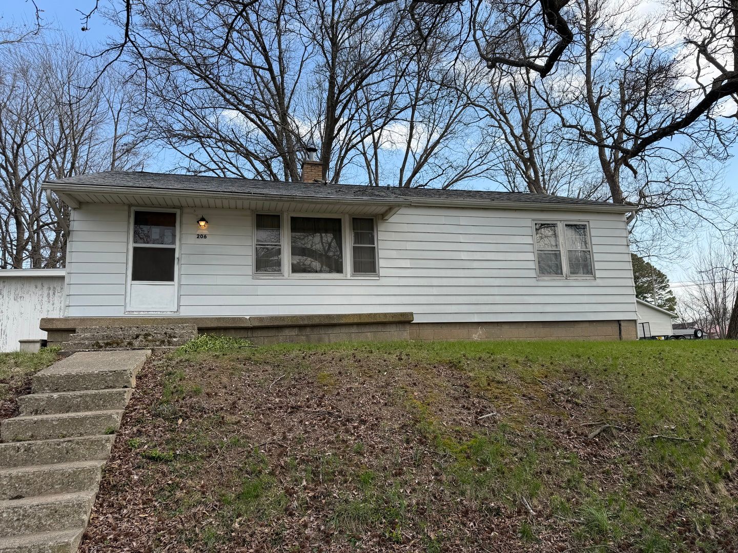 206 S 1st Street — Pinckneyville, IL 62274