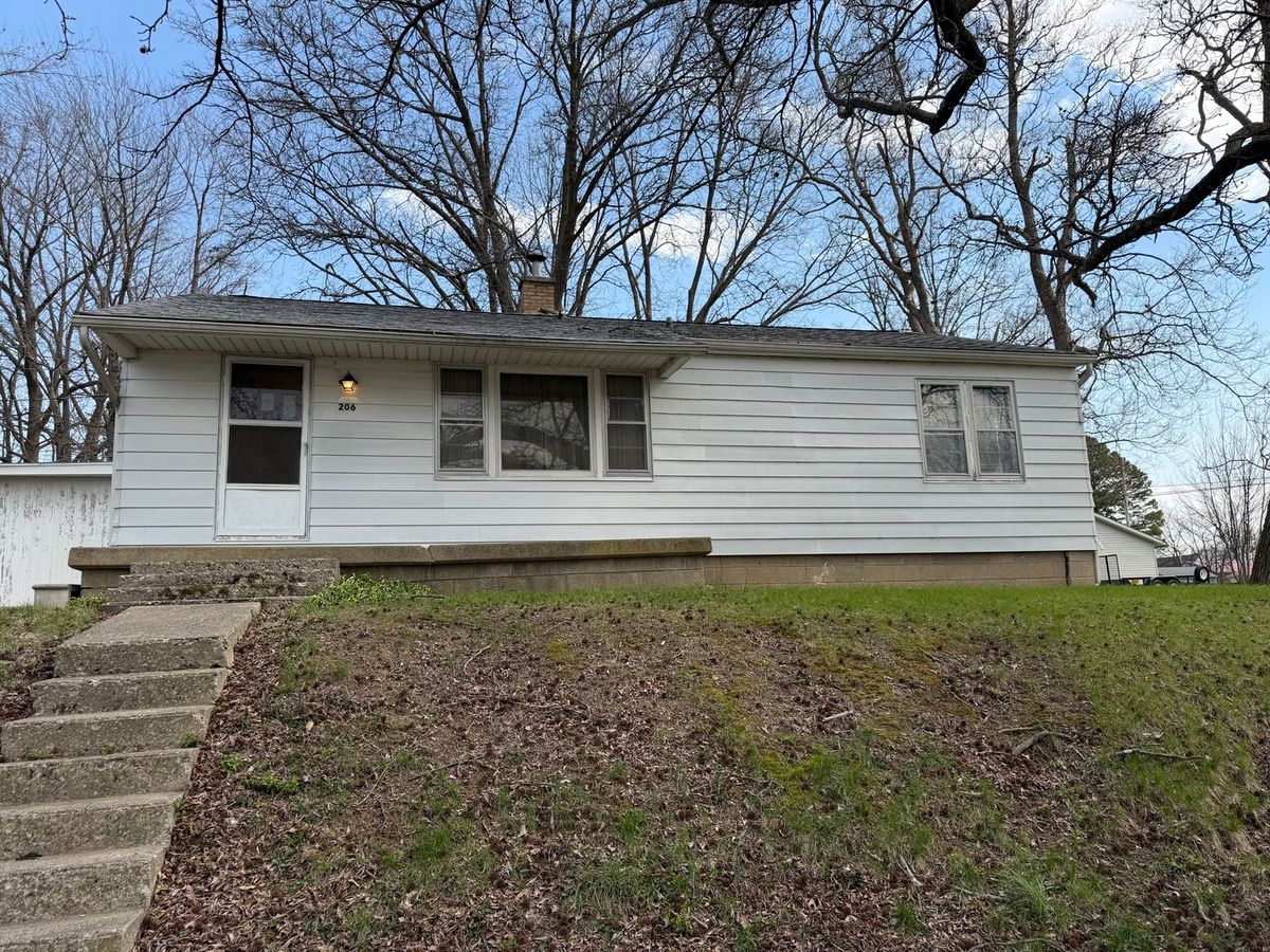 206 1st Street, Pinckneyville, IL 62274