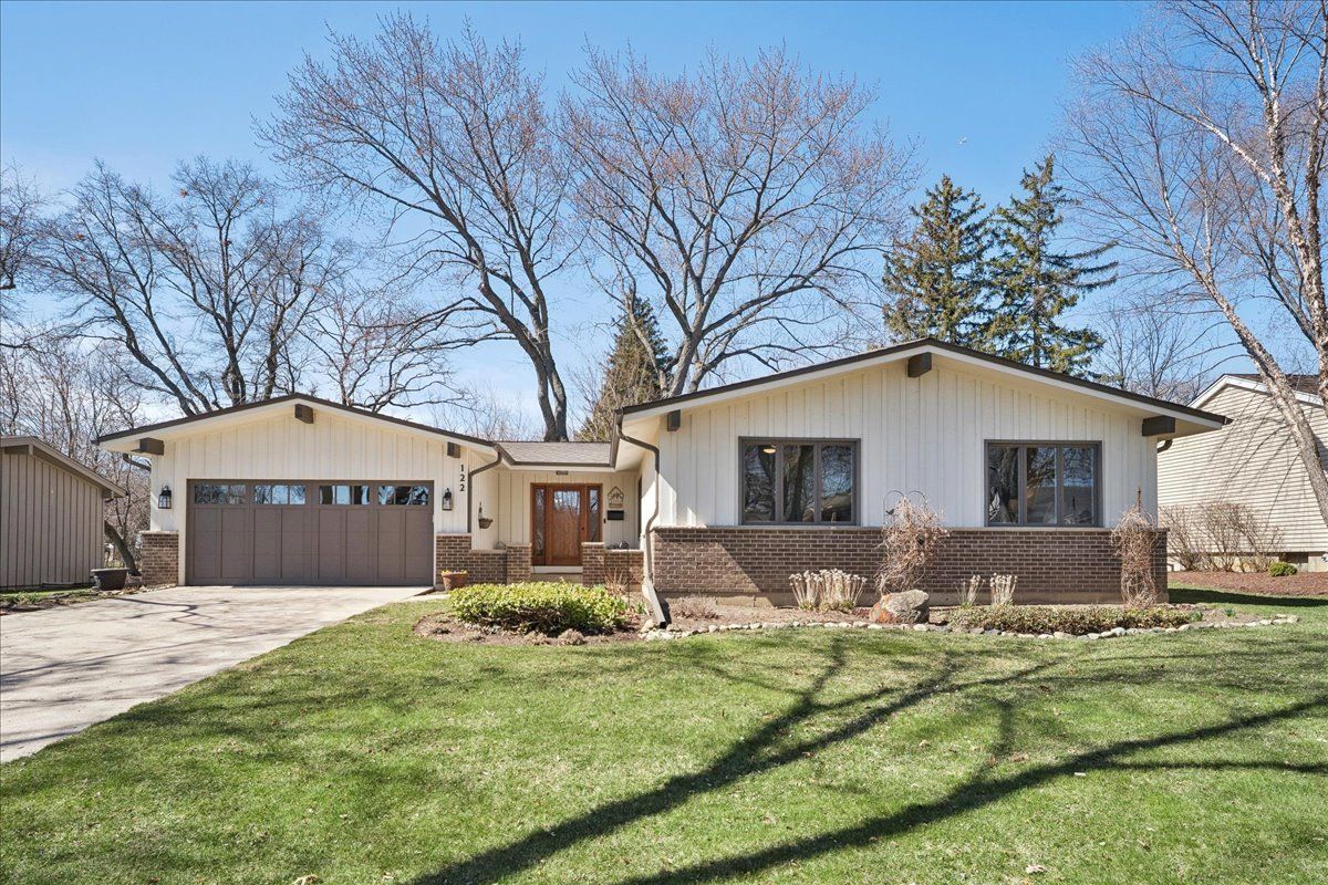 122 Williamsburg Drive — Bartlett, IL 60103