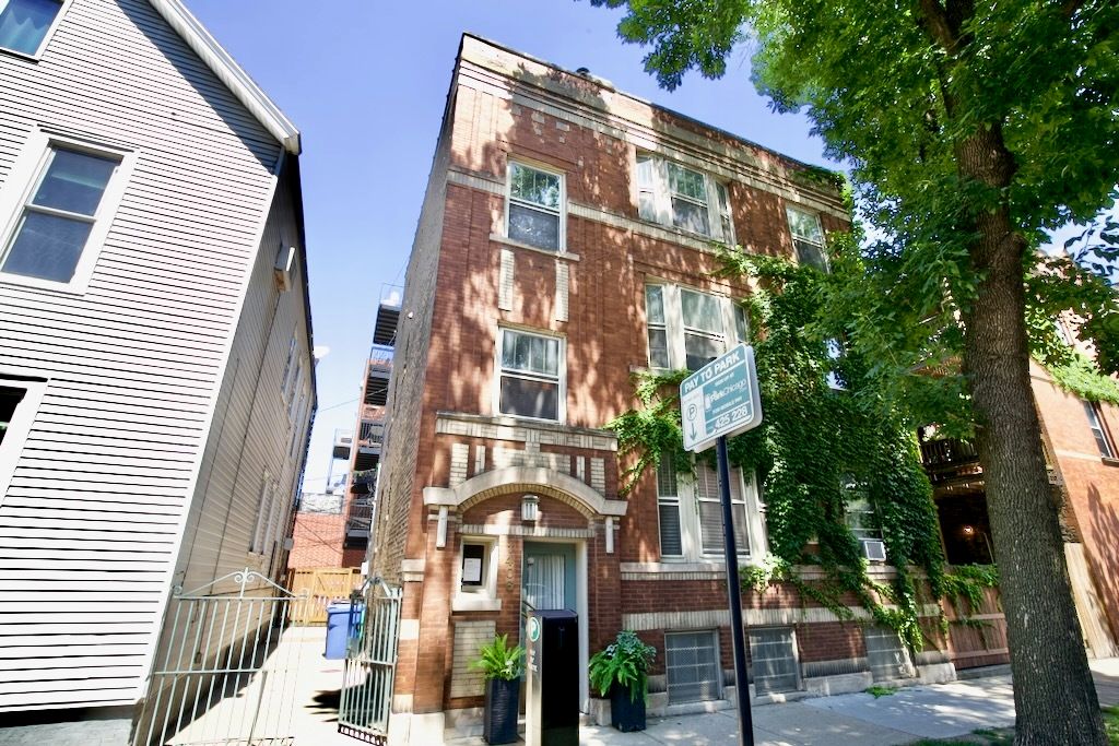 1406 Cornelia Avenue, Chicago, IL 60657