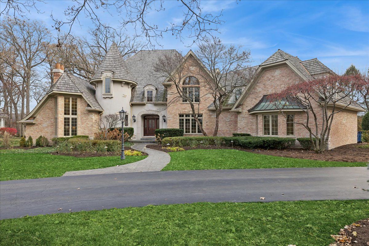 2041 Tremont Court — Libertyville, IL 60048
