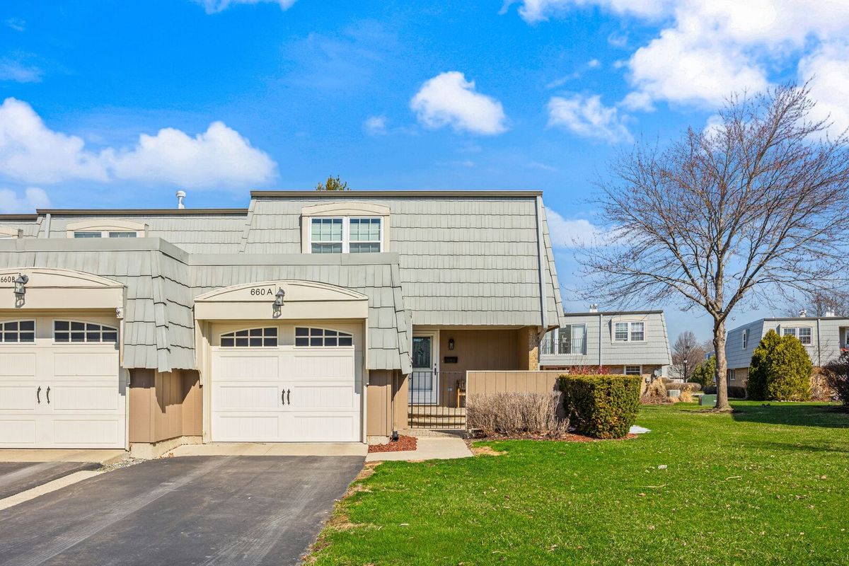 660 Versailles Court, Elk Grove Village, IL 60007