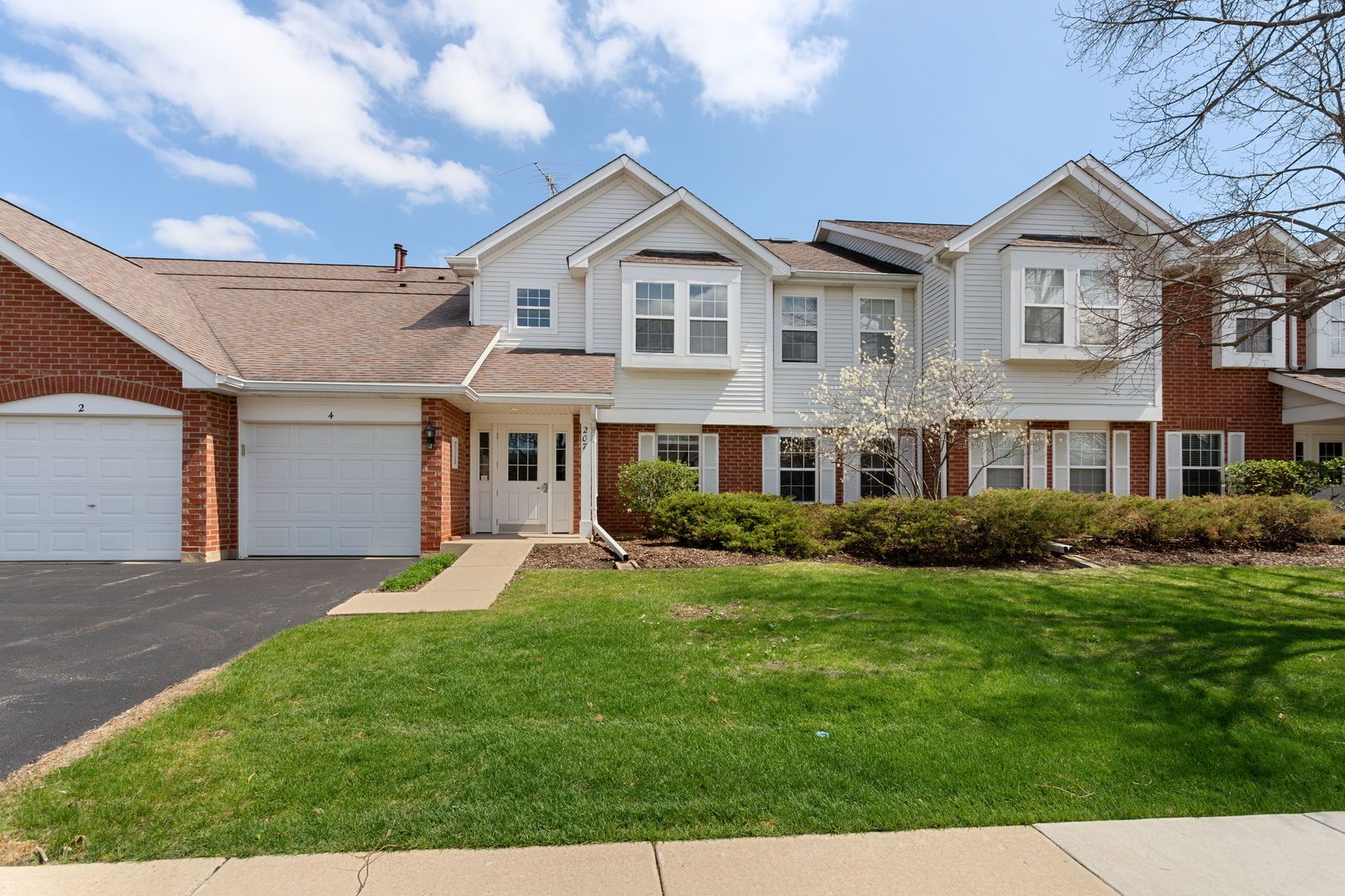 207 Norfolk Court #3 — Roselle, IL 60172