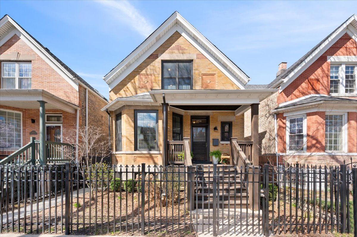 2710 N Sacramento Avenue — Chicago, IL 60647