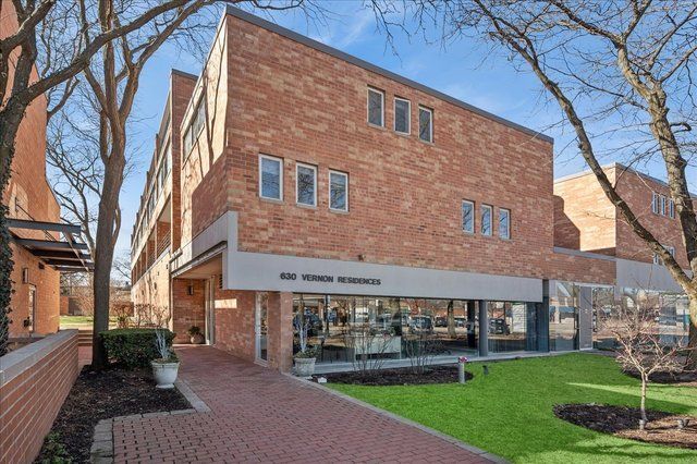 630 Vernon Avenue, Glencoe, IL 60022